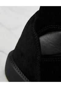 ISABEL MARANT - Skórzane sneakersy Buckee na ukrytym koturnie 5 cm. Zapięcie: rzepy. Kolor: czarny. Materiał: skóra. Szerokość cholewki: normalna. Wzór: paski. Obcas: na koturnie #5