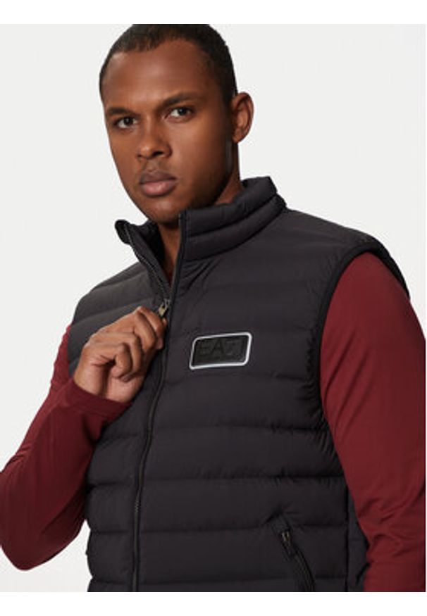 EA7 Emporio Armani Kamizelka 6DPQ02 PNHAZ 1200 Czarny Regular Fit. Kolor: czarny. Materiał: syntetyk