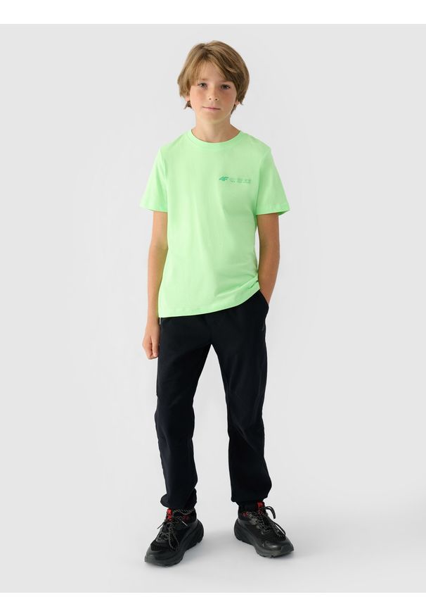 4f - 4F Spodnie casual joggery chłopięce - czarne 140 (9-10 lat). Okazja: na co dzień. Kolor: czarny. Materiał: bawełna, materiał, tkanina, elastan. Wzór: jednolity. Sezon: lato. Styl: casual