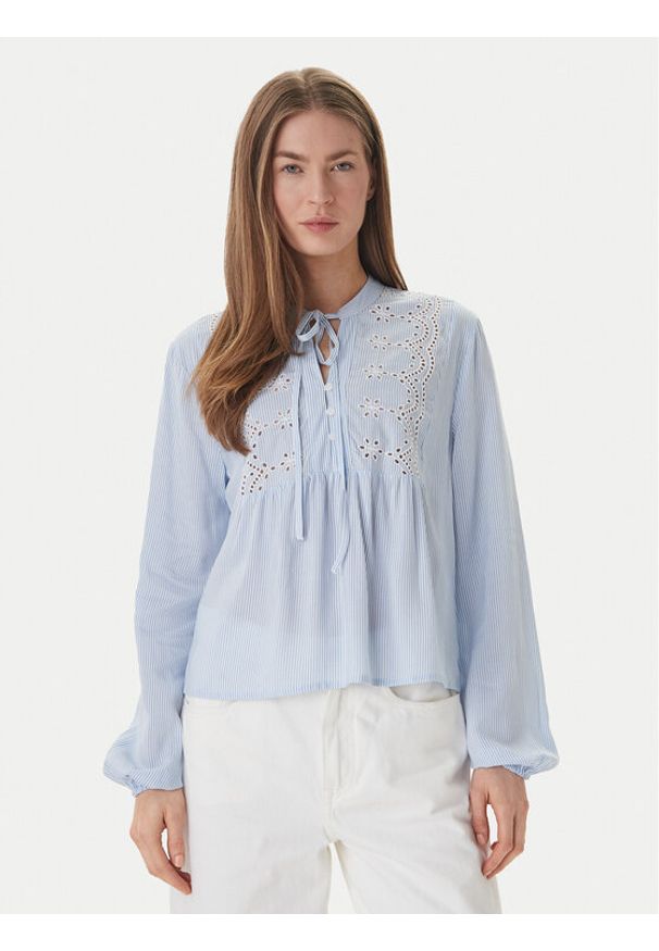 only - ONLY Bluzka Lennyo 15366732 Błękitny Regular Fit. Kolor: niebieski. Materiał: wiskoza