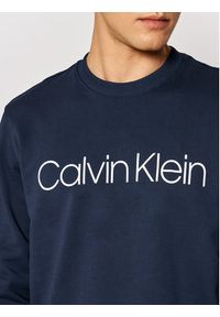 Calvin Klein Bluza Logo K10K104059 Granatowy Regular Fit. Kolor: niebieski. Materiał: bawełna