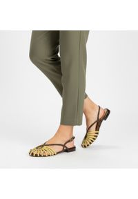 Hot Potatoes by Gioseppo - Sandały damskie Gioseppo, lekka konstrukcja odkryte palce regulowane zapięcie z tyłu płaska podeszwa stabilny obcas pleciony przód, żółte, 79268. Okazja: na co dzień. Zapięcie: klamry. Kolor: żółty. Sezon: lato. Obcas: na obcasie. Styl: casual, elegancki, klasyczny, wakacyjny #7