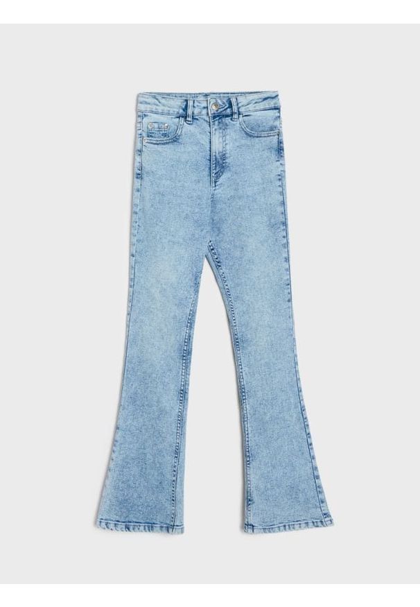 Sinsay - Jeansy flare z efektem sprania - niebieski. Kolor: niebieski