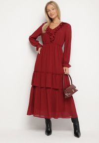Born2be - Bordowa Siateczkowa Sukienka VICES o Rozkloszowanym Kroju z Falbanami Arevite. Typ kołnierza: dekolt w kształcie V. Kolor: czerwony. Typ sukienki: rozkloszowane. Styl: klasyczny #4
