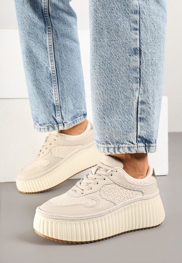 Renee - Beżowe Sneakersy ze Skóry Naturalnej na Tłoczonej Platformie Mirivin. Okazja: na co dzień. Zapięcie: sznurówki. Kolor: beżowy. Materiał: skóra. Obcas: na platformie