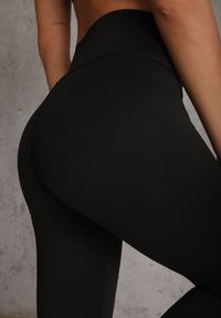 Renee - Czarne Legginsy High Waist z Elastycznego Materiału Azelia. Okazja: na co dzień. Stan: podwyższony. Kolor: czarny. Materiał: materiał. Długość: krótkie. Styl: casual #3