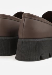 Born2be - Brązowe Mokasyny na Grubej Tłoczonej Podeszwie z Metaliczną Klamrą i Cyrkoniami Renisea. Okazja: na co dzień. Zapięcie: klamry. Kolor: brązowy. Materiał: jeans, materiał. Styl: casual, klasyczny #7