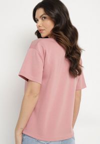 Born2be - Różowy T-shirt z Trójkątnym Dekoltem Foniriela. Okazja: na co dzień, do pracy. Kolor: różowy. Materiał: jeans. Styl: casual #5
