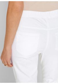 Spodnie bez zamka w talii 7/8 bonprix biały. Kolor: biały. Styl: elegancki #7