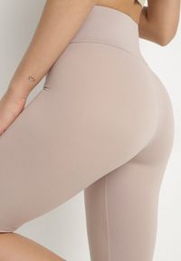 Born2be - Jasnobeżowe Casualowe Szorty Typu Kolarki Lidessa. Okazja: na co dzień. Kolor: beżowy. Materiał: materiał. Sezon: lato. Styl: casual #7
