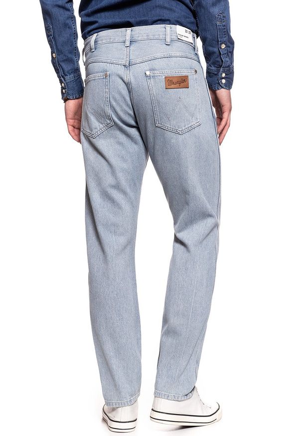 Wrangler - WRANGLER SPODNIE MĘSKIE SLIDER ICE BLUE W18RWG72B 112127409