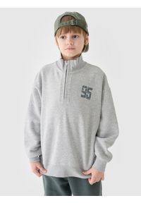 4f - 4F Bluza dresowa nierozpinana bez kaptura chłopięca - szara 128 (7-8 lat). Okazja: na co dzień. Typ kołnierza: bez kaptura. Kolor: szary. Materiał: dresówka. Wzór: gładki, nadruk, ze splotem. Sezon: lato. Styl: klasyczny, sportowy, casual