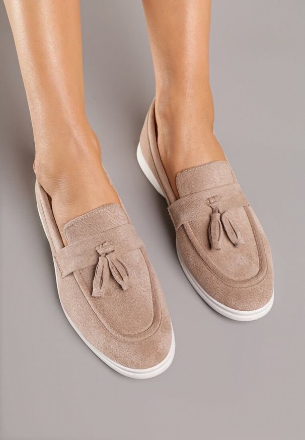 Born2be - Ciemnobeżowe Mokasyny z Frędzlami z Przodu Melarella. Okazja: na co dzień. Kolor: beżowy. Materiał: jeans. Styl: elegancki, casual