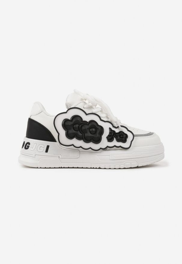 Renee - Biało-Czarne Sneakersy na Niskiej Platformie z Ozdobnymi Kwiatkami na Boku Benavilla. Nosek buta: okrągły. Zapięcie: sznurówki. Kolor: biały. Materiał: materiał. Wzór: kwiaty. Obcas: na platformie. Wysokość obcasa: niski