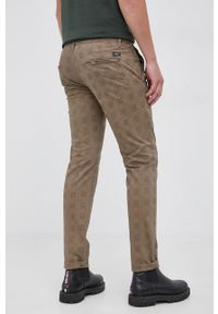 Guess Spodnie męskie dopasowane. Kolor: beżowy. Materiał: tkanina #3