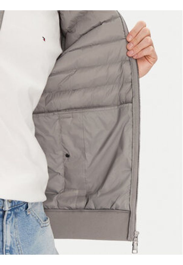 TOMMY HILFIGER - Tommy Hilfiger Kurtka przejściowa MW0MW37461 Szary Regular Fit. Kolor: szary. Materiał: syntetyk