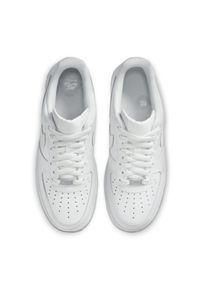 Buty Nike Air Force 1 '07 W DD8959-100 białe. Kolor: biały. Materiał: materiał, skóra, kauczuk. Szerokość cholewki: normalna. Model: Nike Air Force #6