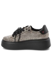 CheBello - Sneakersy damskie Chebello, ze skóry na grubej podeszwie z okrągłym noskiem z ozdobą i sznurowane, czarno-złote, 4696-534-002. Okazja: na co dzień. Nosek buta: okrągły. Zapięcie: sznurówki. Kolor: czarny. Materiał: skóra. Szerokość cholewki: normalna. Wzór: aplikacja. Obcas: na platformie #4