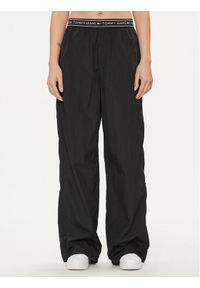 Tommy Jeans Spodnie dresowe DW0DW17316 Czarny Baggy Fit. Kolor: czarny. Materiał: syntetyk