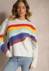 Renee - Jasnoszary Sweter Ozdobiony Ukośnymi Paskami Zenstina. Okazja: na co dzień. Kolor: szary. Materiał: jeans. Wzór: aplikacja. Styl: casual