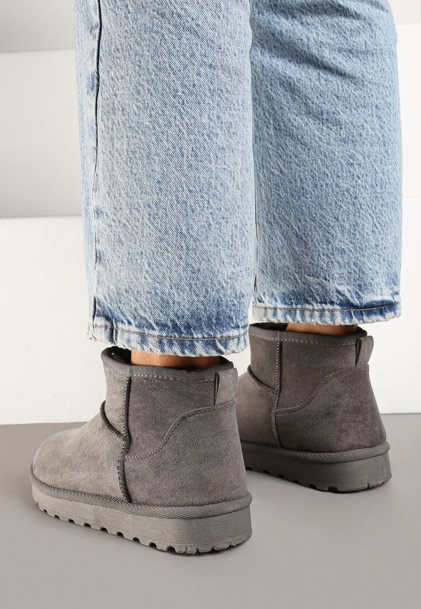 Born2be - Szare Płaskie Klasyczne Śniegowce z Ociepleniem Emiriellea. Okazja: na co dzień. Kolor: szary. Materiał: jeans, puch. Obcas: na płaskiej podeszwie. Styl: klasyczny