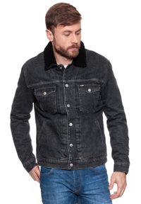 Wrangler - KURTKA ZIMOWA WRANGLER SHERPA JACKET MIDNIGHT STONE W423RJ19X. Materiał: materiał, jeans. Sezon: zima