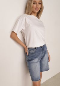 Born2be - Niebieskie Bawełniane Szorty Jeansowe Bermudy z Wysokim Stanem Avariel. Okazja: na co dzień, na randkę. Stan: podwyższony. Kolekcja: plus size. Kolor: niebieski. Materiał: bawełna, jeans. Styl: elegancki, klasyczny, casual #3