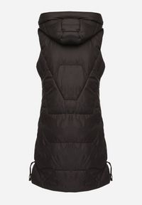 Born2be - Czarna Pikowana Kamizelka z Odpinanym Kapturem i Ściągaczami Lorianvia. Okazja: na spacer, na co dzień. Kolor: czarny. Materiał: jeans. Styl: casual, elegancki, sportowy #4