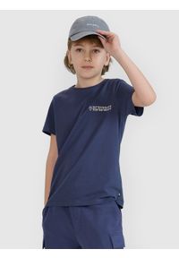 4f - 4F T-shirt regular z nadrukiem chłopięcy - szary 140 (9-10 lat). Okazja: na co dzień. Kolor: szary. Materiał: bawełna, jersey, dzianina. Długość rękawa: krótki rękaw. Długość: krótkie. Wzór: nadruk. Sezon: lato. Styl: klasyczny, sportowy, casual