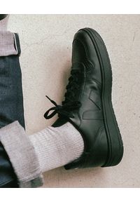 Veja - VEJA - Czarne sneakersy ze skóry V-10. Okazja: na co dzień. Kolor: czarny. Materiał: dresówka, guma, bawełna, poliester, jersey. Szerokość cholewki: normalna. Wzór: aplikacja #3