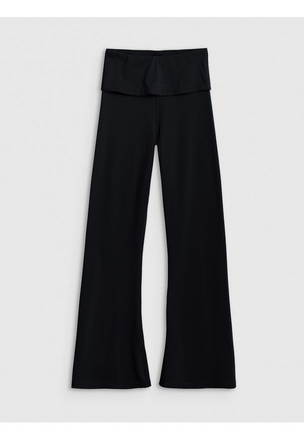 4f - 4F Legginsy z rozszerzanymi nogawkami damskie - czarne M. Okazja: na co dzień. Kolor: czarny. Materiał: skóra, materiał. Styl: casual, elegancki