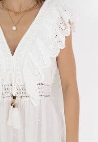 Born2be - Biała Rozkloszowana Sukienka Midi Euphina. Kolor: biały. Materiał: koronka. Wzór: aplikacja, haft. Długość: midi #3