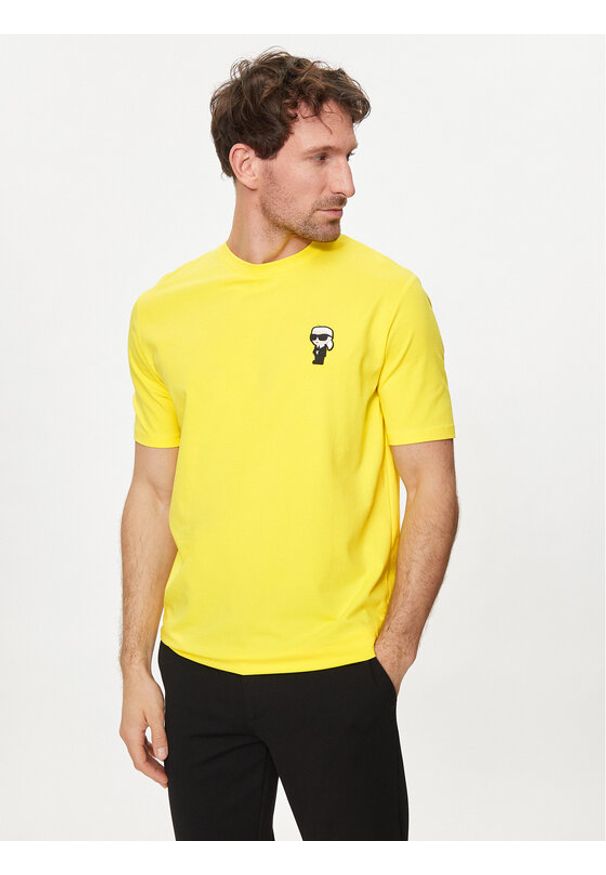 Karl Lagerfeld - KARL LAGERFELD T-Shirt 755027 542221 Żółty Regular Fit. Typ kołnierza: dekolt w karo. Kolor: żółty. Materiał: bawełna