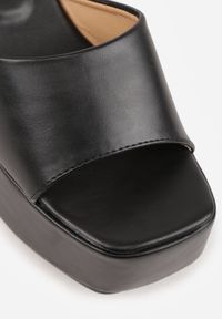 Born2be - Czarne Minimalistyczne Klapki na Koturnie z Kwadratowym Noskiem Mosing. Okazja: do pracy, na co dzień. Kolor: czarny. Sezon: lato. Obcas: na koturnie. Styl: elegancki, klasyczny, casual. Wysokość obcasa: średni #2