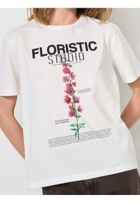 Sinsay - Koszulka z nadrukiem - kremowy. Kolor: kremowy. Wzór: nadruk #1