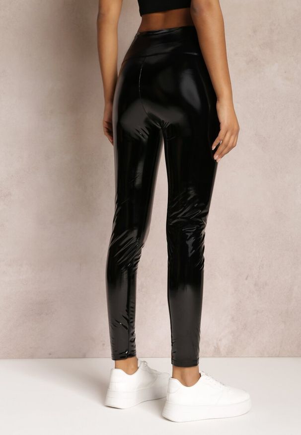 Renee - Czarne Legginsy Lakierowane Erpholnen. Stan: podwyższony. Kolor: czarny. Materiał: lakier. Długość: długie. Wzór: jednolity. Styl: rockowy