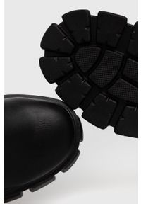Truffle Collection Workery damskie kolor czarny na platformie. Nosek buta: okrągły. Kolor: czarny. Obcas: na platformie