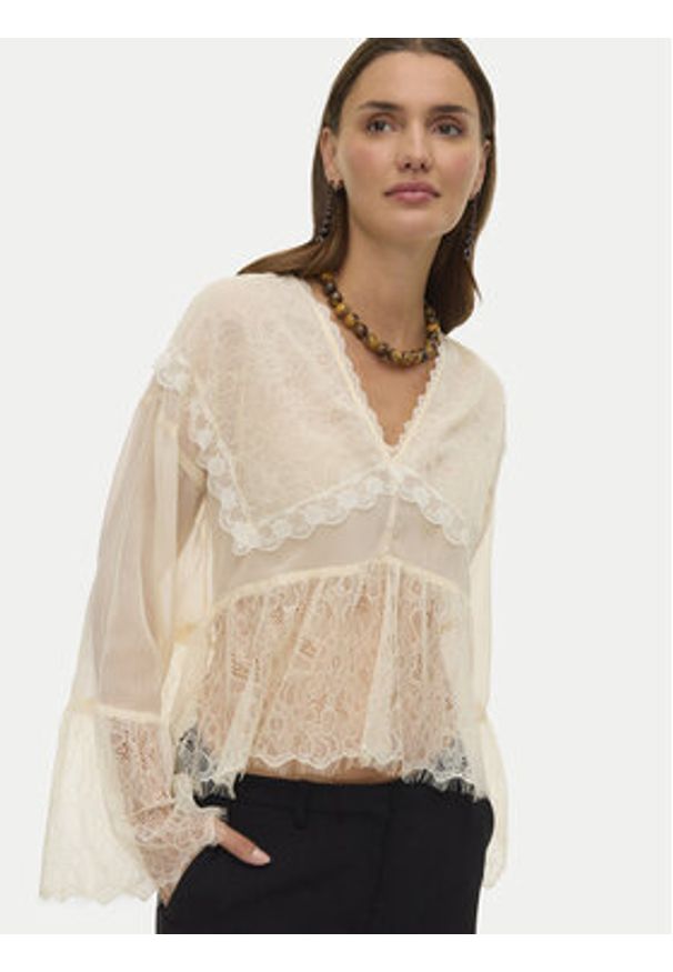 Vero Moda Bluzka Emilie 10347592 Écru Regular Fit. Kolor: kremowy. Materiał: syntetyk