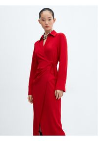 mango - Mango Sukienka codzienna Bilma 57077755 Czerwony Regular Fit. Okazja: na co dzień. Kolor: czerwony. Materiał: syntetyk. Typ sukienki: proste. Styl: casual #1