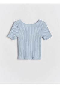 Reserved - Prążkowany t-shirt - jasnoniebieski. Kolor: niebieski. Materiał: prążkowany. Długość: krótkie