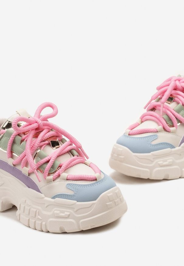 Renee - Biało-Różowe Sneakersy z Grubymi Sznurówkami na Niskiej Platformie Lasandre. Okazja: na co dzień. Zapięcie: sznurówki. Kolor: biały. Obcas: na platformie