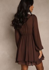 Renee - Brązowa Siateczkowa Sukienka o Rozkloszowanym Kroju z Dekoltem w Serek Zennela. Okazja: na co dzień. Typ kołnierza: dekolt w serek. Kolor: brązowy. Materiał: jeans, poliester. Typ sukienki: rozkloszowane. Styl: casual, elegancki #2