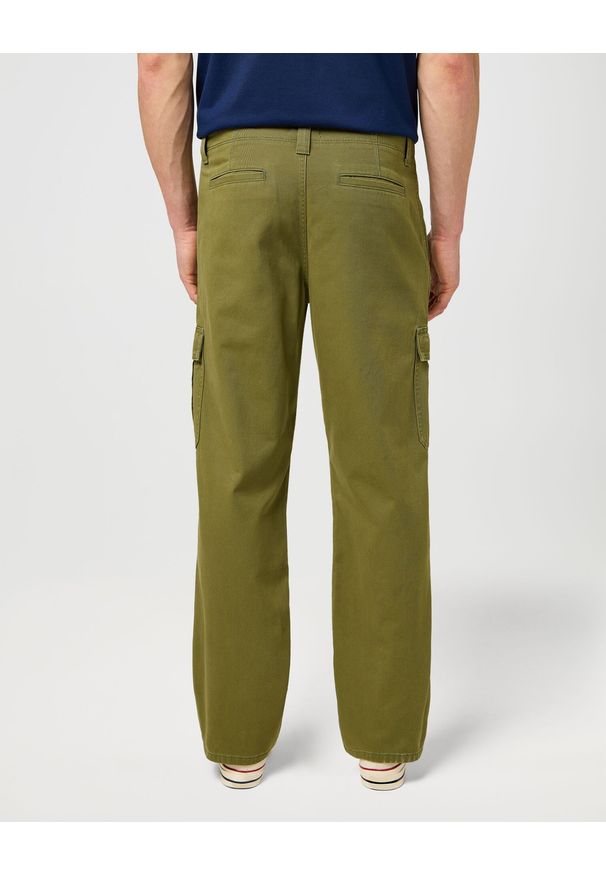Wrangler - MESKIE SPODNIE WRANGLER REGULAR CARGO CAPULET OLIVE 112373197