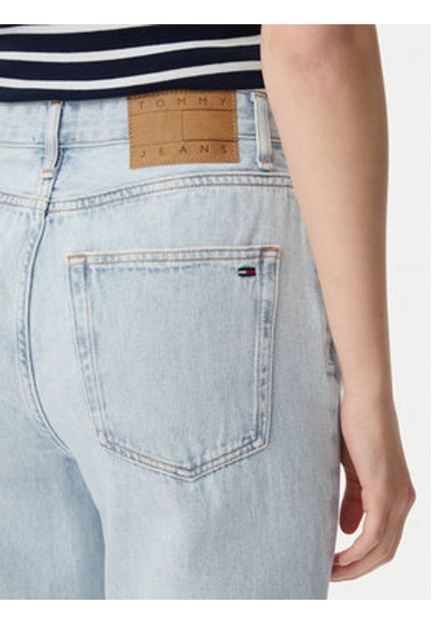 Tommy Jeans Jeansy Layla DW0DW23036 Niebieski jasny Slim Fit. Kolor: niebieski