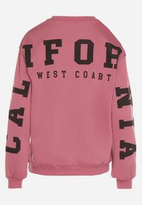 Born2be - Różowa Ocieplana Bluza z Bawełną i Napisem z Tyłu Fezanda. Okazja: na co dzień. Kolor: różowy. Materiał: bawełna. Wzór: napisy. Styl: klasyczny, casual, elegancki #3