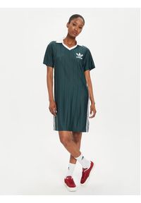 Adidas - adidas Sukienka codzienna adicolor 3-Stripes IX5507 Zielony Loose Fit. Okazja: na co dzień. Kolor: zielony. Materiał: syntetyk. Typ sukienki: proste. Styl: casual #3
