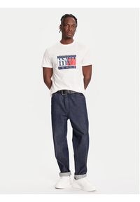 Tommy Jeans T-Shirt DM0DM21977 Biały Regular Fit. Kolor: biały. Materiał: bawełna