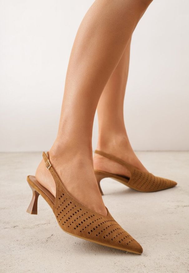 Renee - Brązowe Czółenka Slingback VICES na Kaczuszce z Ażurową Cholewką Klephei. Zapięcie: pasek. Kolor: brązowy. Materiał: jeans, skóra, koronka. Szerokość cholewki: normalna. Wzór: ażurowy. Obcas: na szpilce