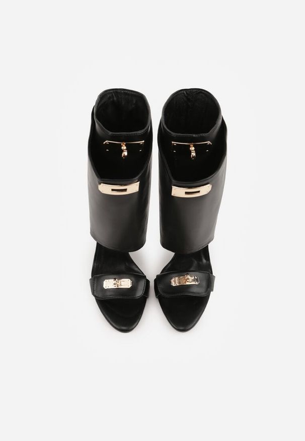 Renee - Czarne Sandały Typu Botki z Metalicznymi Klamrami Zaehlyss. Zapięcie: klamry. Kolor: czarny. Materiał: skóra, lakier. Styl: wizytowy, rockowy