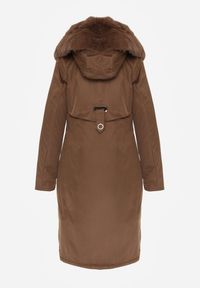 Born2be - Brązowa Kurtka za Kolano ze Ściągaczem i Kapturem z Futerkiem Adoresa. Okazja: na co dzień. Kolor: brązowy. Materiał: futro. Styl: casual #7